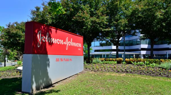 Johnson & Johnson oprește testările unui vaccin anti-Covid-19