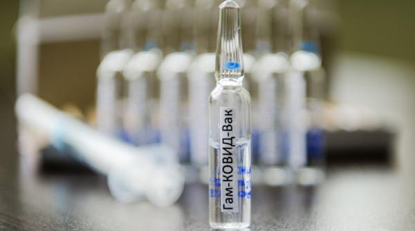 COVID-19. Rușii vor produce 15 milioane de doze de vaccin, lunar