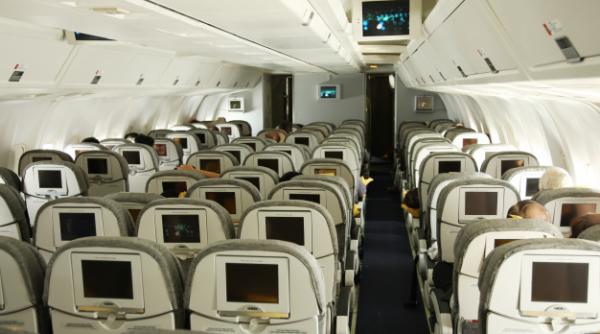 Ce șanse ai ca să iei COVID în avion. Cifrele vorbesc de la sine!