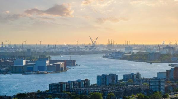 Portul Rotterdam din nou plin după șocul provocat de pandemie