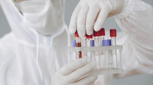 Covid-19: PERICOLUL pentru persoanele ASIMPTOMATICE