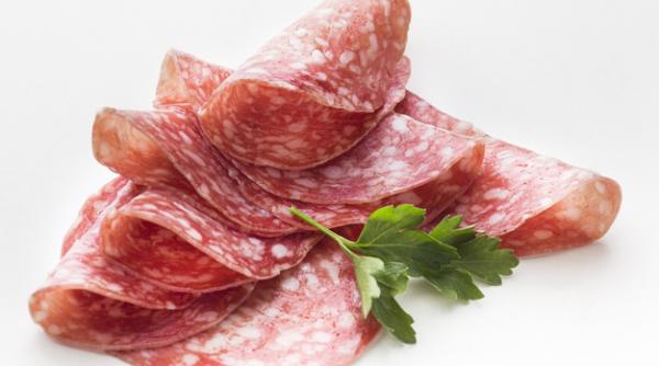 Salamul de Sibiu. Cât consumă românii