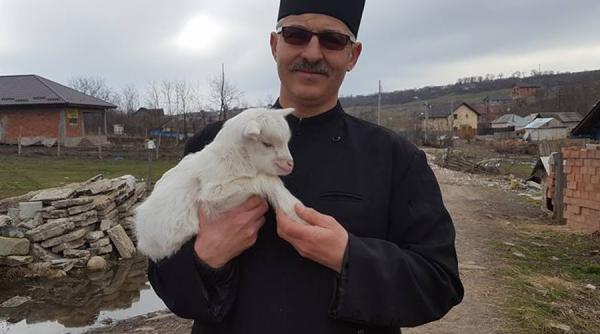 Un preot de care dai să fugi când îl vezi. Vasile Panțîru: Nu m-am gândit niciodată c-o să ajung aici, a fost pur și simplu mâna destinului