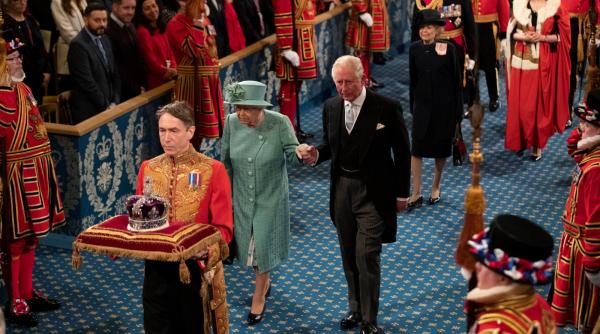 Prințul Charles "ținut departe" de TRON? Cine urmează după Regina Elisabeta