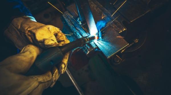 Scădere cu 12% a producției industriale în România