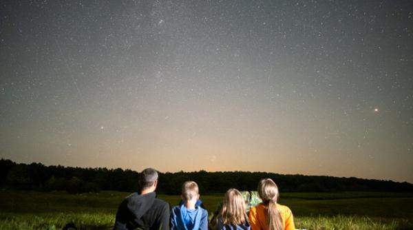 Spectacol pe CER. De unde poate fi văzută ploaia de METEORIȚI