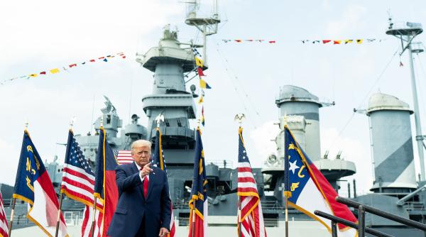 Trump ar vrea să atace militar o uzină nucleară a Iranului