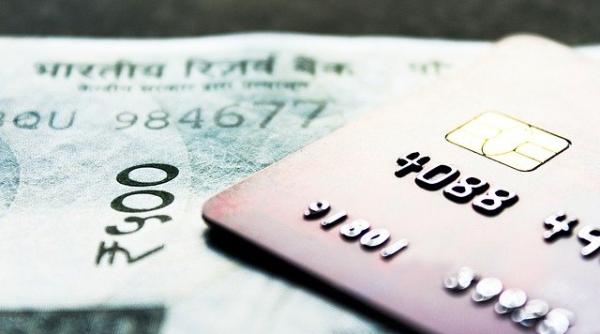 ”Numerarul este SCUMP”. Avantajele plății cu cardul. ”ASTA se întâmpla înainte de pandemie, spor de TOXICITATE, miroase a groapă de gunoi”