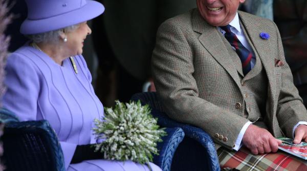 Regina Elisabeta îi face loc prințului Charles