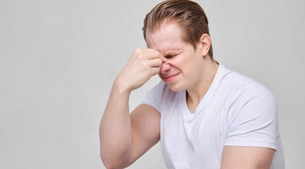 Un NOU simptom! Senzația „ciudată” în nas