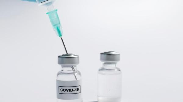 Covid-19. Marea Britanie, prima țară din lume care a aprobat vaccinul Pfizer/BioNTech