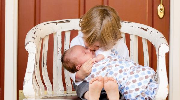 Femei ELIBERATE din "fabrica de făcut bebeluşi"