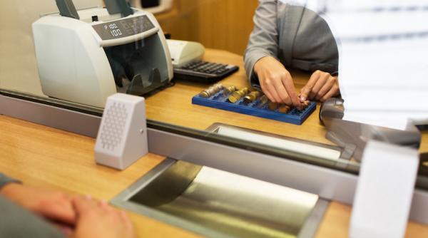 Moody’s a îmbunătăţit ratingul pentru 10 bănci din România