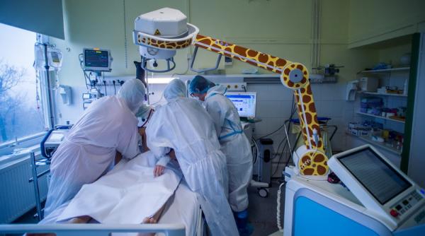 Covid-19. Riscuri URIAȘE în primele două săptămâni după EXTERNARE