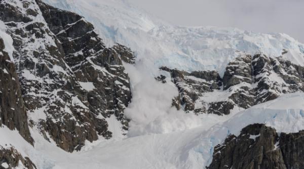 Avertizări de AVALANȘE! Ninsori abundente în această țară