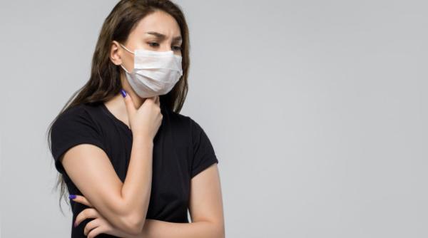 Purtarea unei măști sanitare de 2-3 ori este PERICULOASĂ! Află de ce