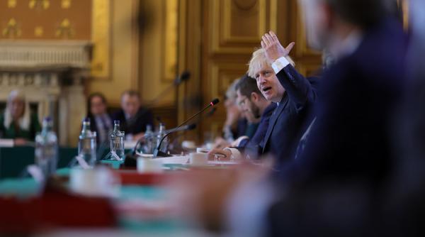 Boris Johnson, ședință de urgență pe tema noii tulpini de Covid-19