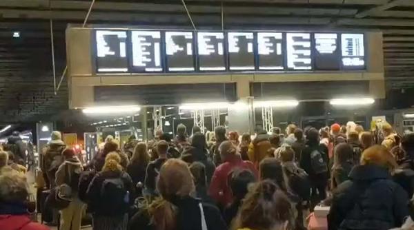 PANICĂ. Londonezii FUG din ORAȘ după cel mai recent anunț al lui Boris Johnson VIDEO