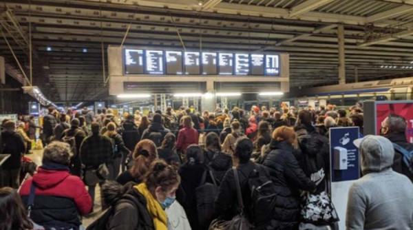 Coronavirusul mutant a închis Regatul Unit și a anulat Crăciunul