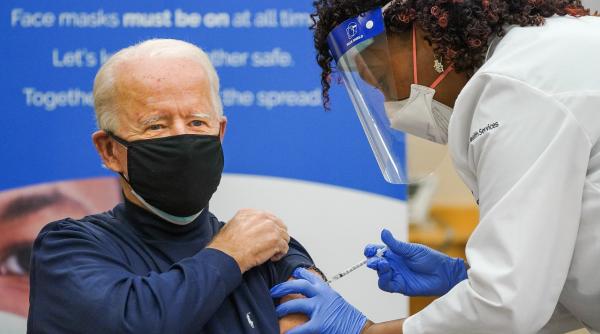 Joe Biden s-a vaccinat. Peste 18 milioane de cazuri în SUA VIDEO