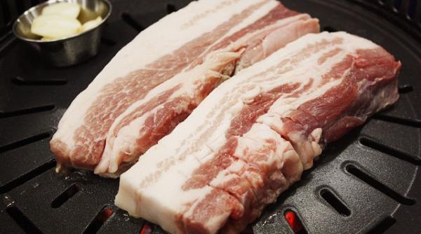 Prețul la carnea de porc. Un fenomen de care România nu scapă