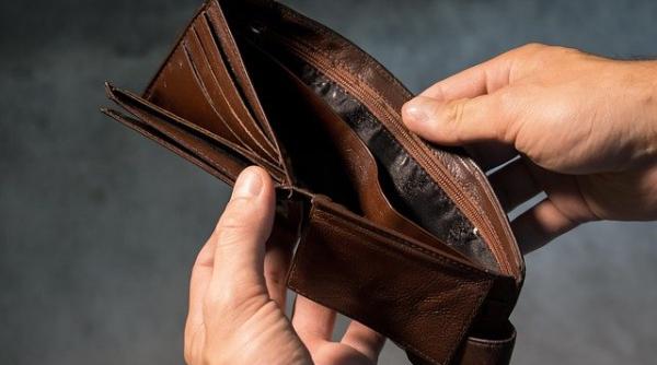 CREȘTE salariul minim în 2021. După o formulă de COMPROMIS