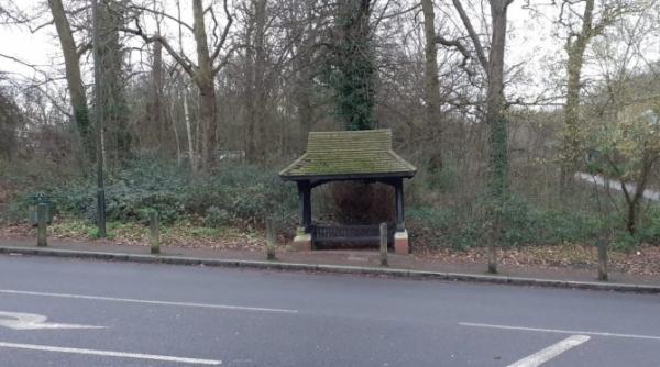 SEMNAL de ALARMĂ pentru români, direct din UK. Cum a ajuns un pensionar cu 7 copii să doarmă pe bancă