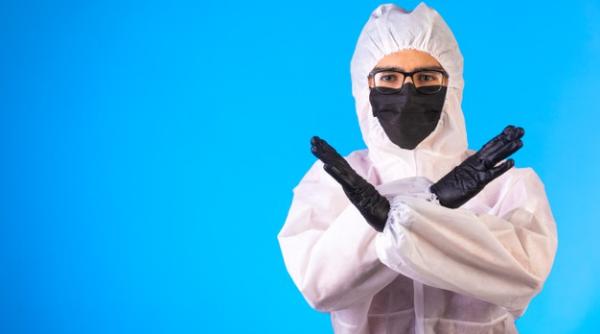 Medicul care a SPART toate zvonurile FALSE despre COVID-19