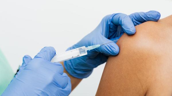 Mișcare controversată în campania de vaccinare anti-Covid-19. Prof. Teodorescu: N-a fost cea mai bună idee