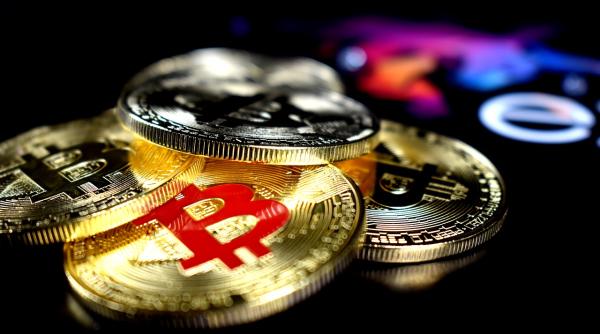 Bitcoin a ATINS un NOU RECORD! Tranzacții masive