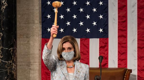 Nancy Pelosi. Donald Trump este "un pericol evident şi imediat"