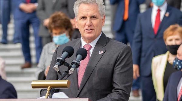 SUA. Liderul republicanilor îl apără pe Trump: Ar fi o eroare VIDEO