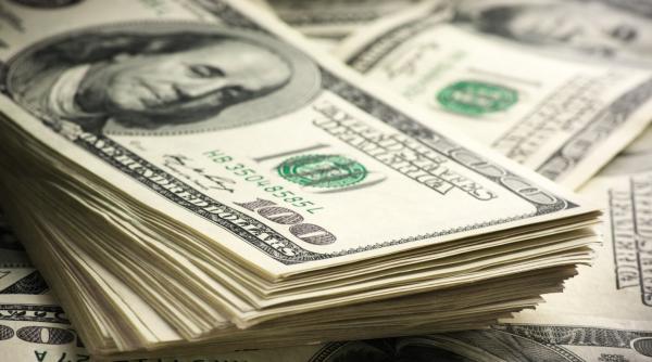 UE își reduce DEPENDENȚA de dolarul american