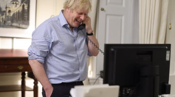 Vaccinare. Boris Johnshon: Bine că nu am rămas în UE