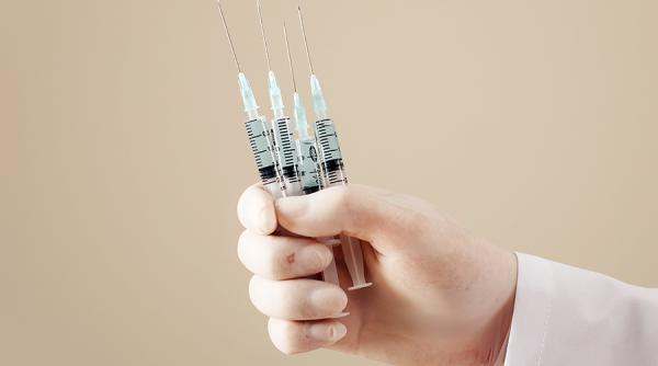 Profesorii se pot vaccina cu serul de la AstraZeneca