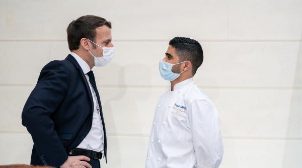 Macron promite: Un vaccin COVID-19 pentru toți francezii care îl doresc