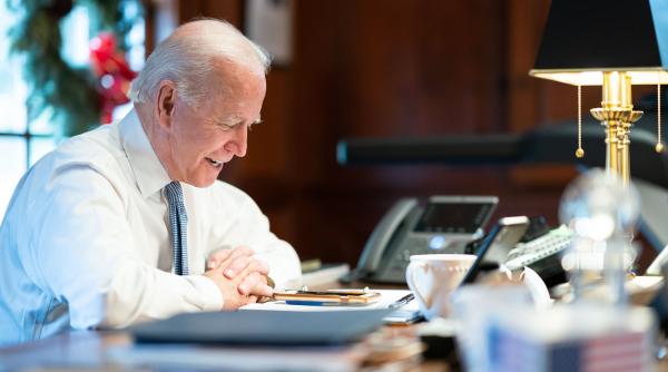 Joe Biden a stabilit cine are prioritate la vaccinare