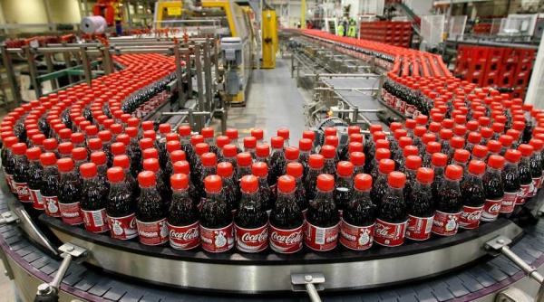 Coca-Cola se restructurează, dar prognozează o creștere de aproape de 10%