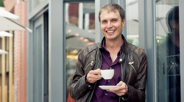 Fratele lui Elon Musk și-a vândut acțiunile Tesla