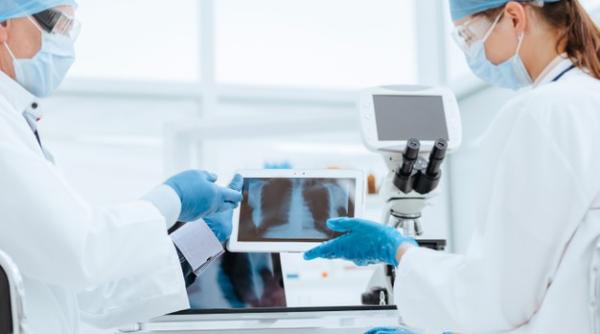 Varianta britanică a coronavirusului stârnește ÎNGRIJORĂRI! MUTAȚII peste MUTAȚII