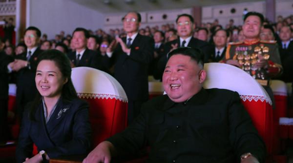 Soția lui Kim Jong-Un a reapărut după un an de absență