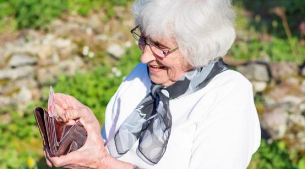 PENSIA minimă. Care va fi CUANTUMUL ei după adoptarea OUG