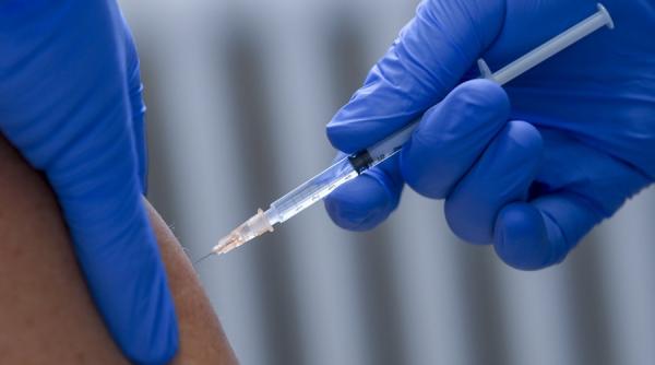 Să luăm sau nu anaglezice la vaccinare? Experții explică