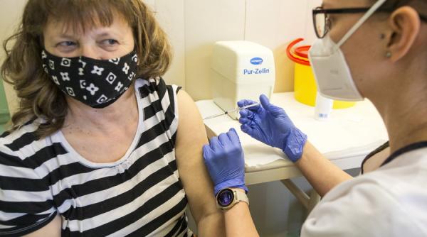 Sorin Cîmpeanu anunță când ar putea începe vaccinarea profesorilor