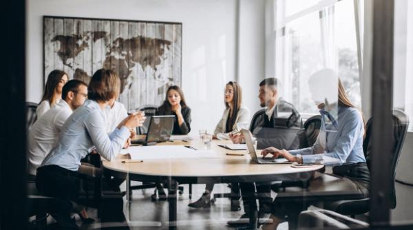 OIM: Drepturile angajaților sunt amenințate în lumea DIGITALĂ