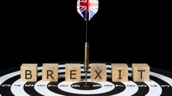 BREXIT: Ce se întâmplă cu pașapoartele cetățenilor britanici rezidenți în UE