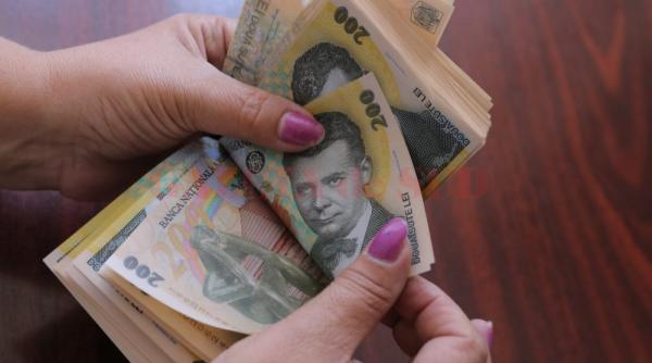 Pensionari în FLOAREA VÂRSTEI, zeci de MII de LEI