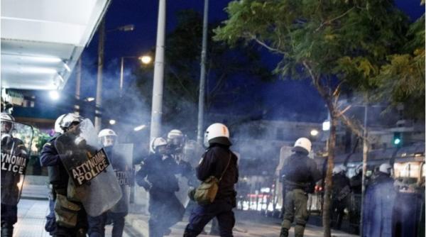 Imagini cu violențele petrecute în Grecia. Proteste anti-restricții