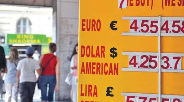 Curs valutar. Euro rămâne la un nivel ridicat, dar aurul scade