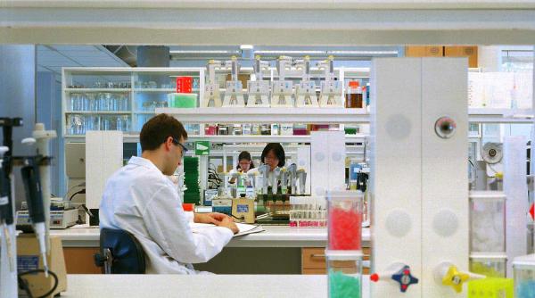 Cinci lucruri de știut despre AstraZeneca. De ce trebuie să avem încredere